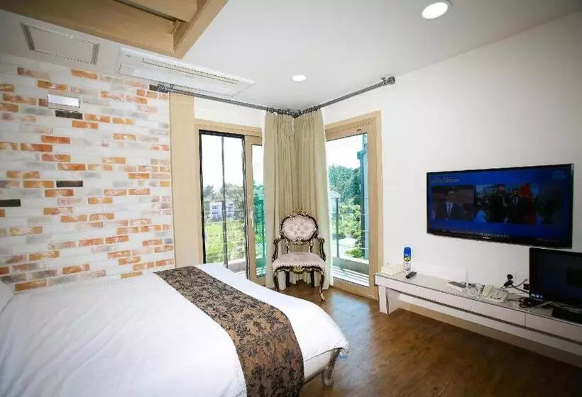 Port Avenue Hotel N Resort