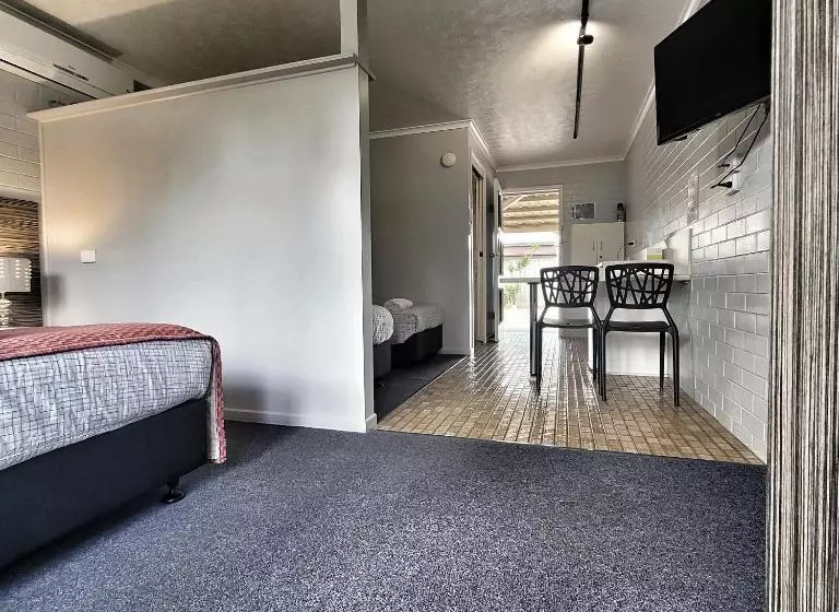 مُتل Raceview Motor Inn