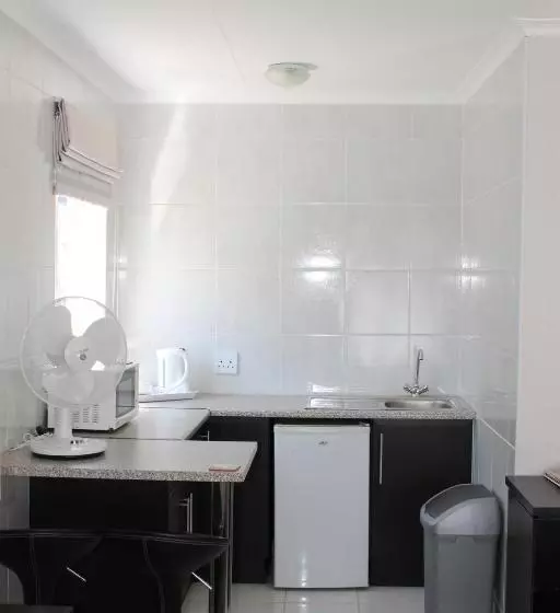 بنسيون Fin And Feather Guest Lodge