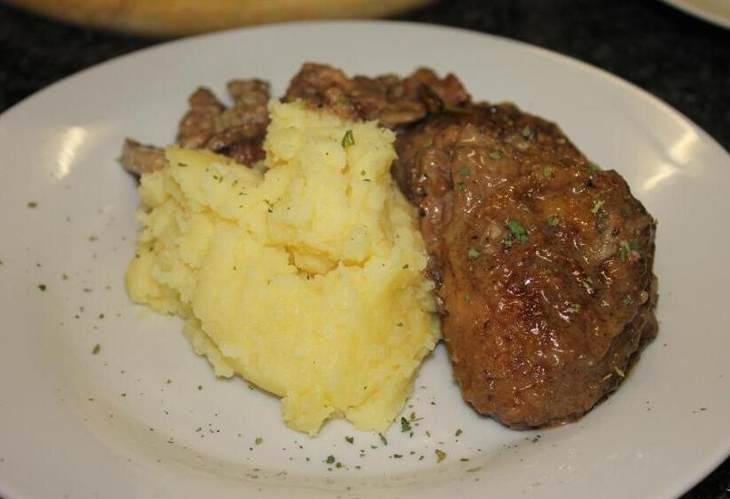 بنسيون Fin And Feather Guest Lodge