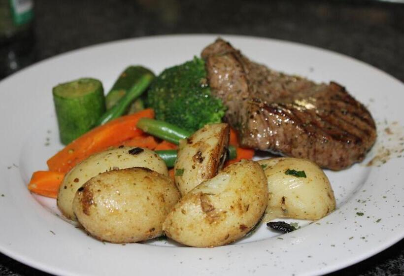 بنسيون Fin And Feather Guest Lodge