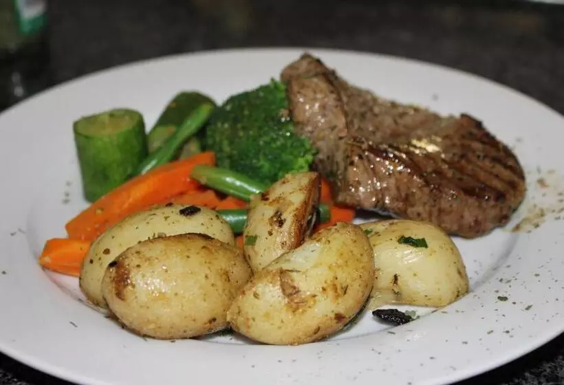 بنسيون Fin And Feather Guest Lodge