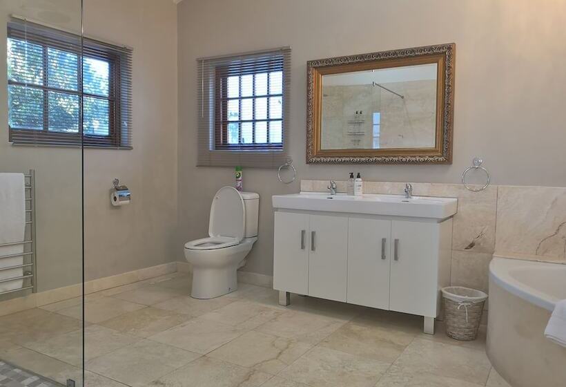 פנסיון Val D  Or Estate