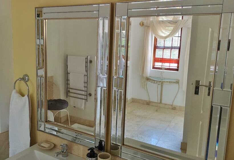 פנסיון Val D  Or Estate