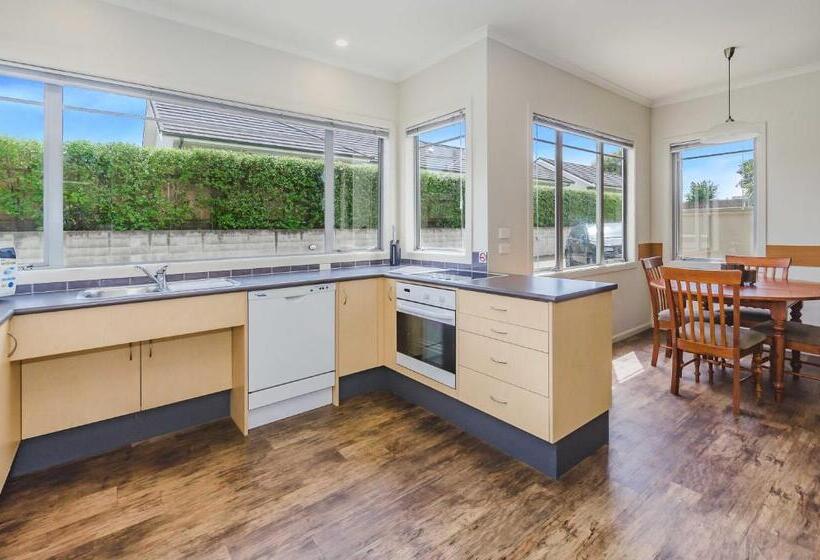 Raumati Sands Resort