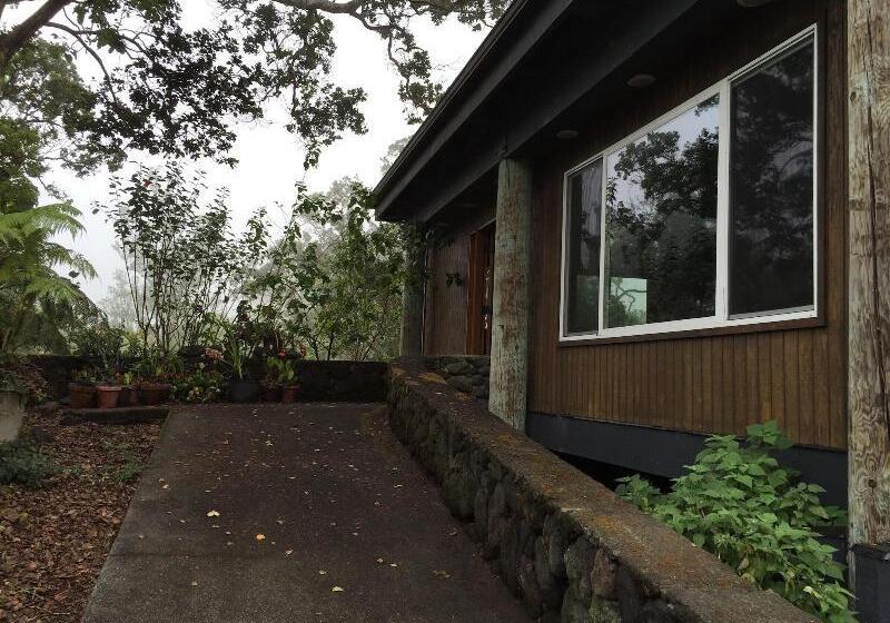 Volcano Acres Ranch B&b