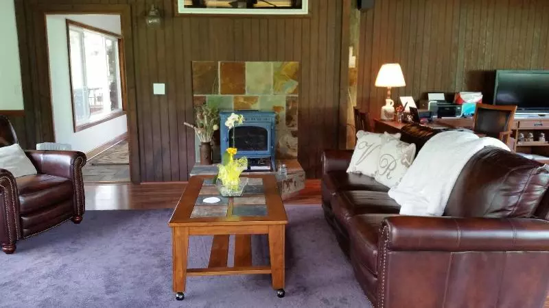 Volcano Acres Ranch B&b