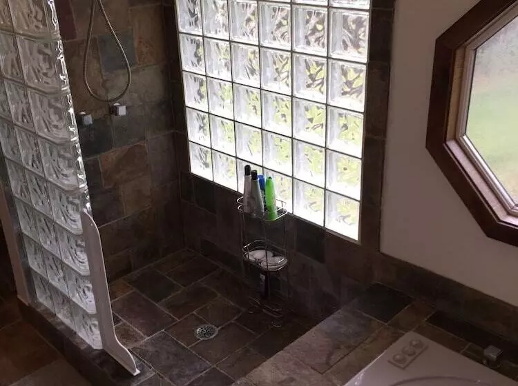 Volcano Acres Ranch B&b