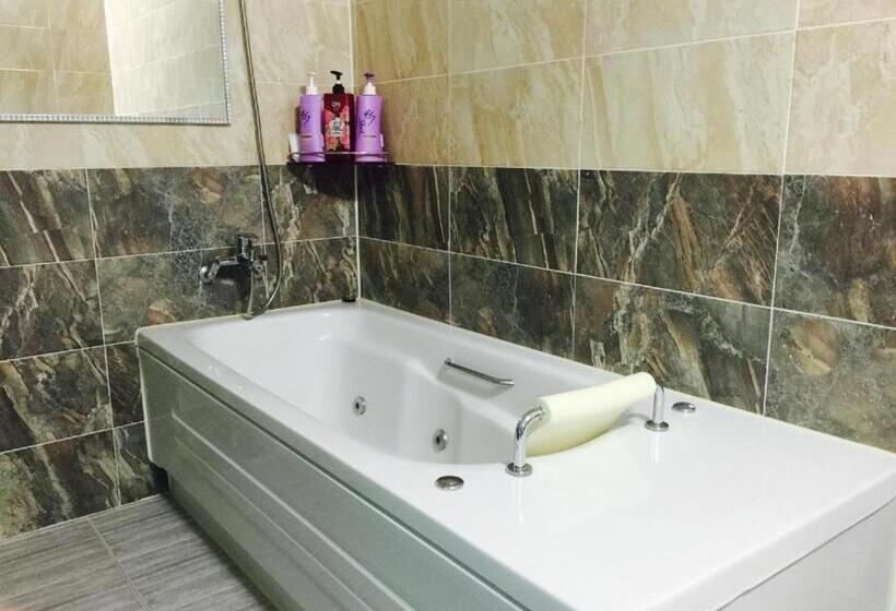 فندق The 7 Business