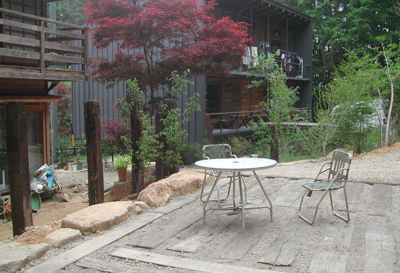 Inn Of Amigos Yasuda Pension