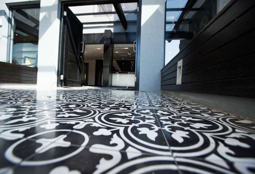 Max Executive Apartments