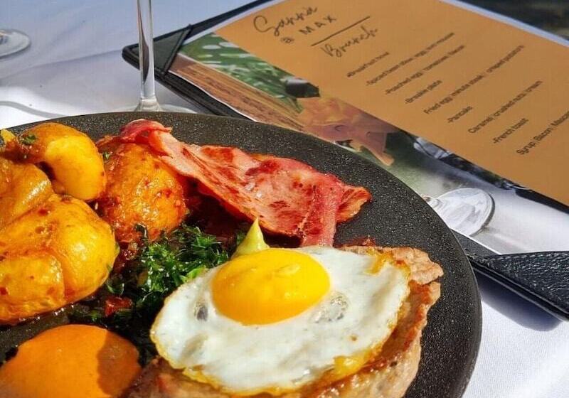 Max Executive Apartments