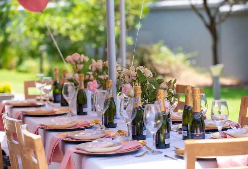 Max Executive Apartments