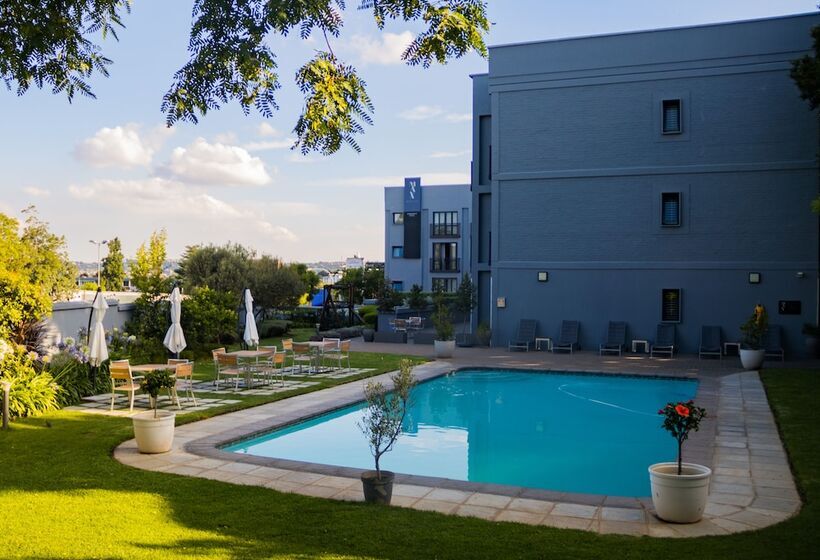 Max Executive Apartments