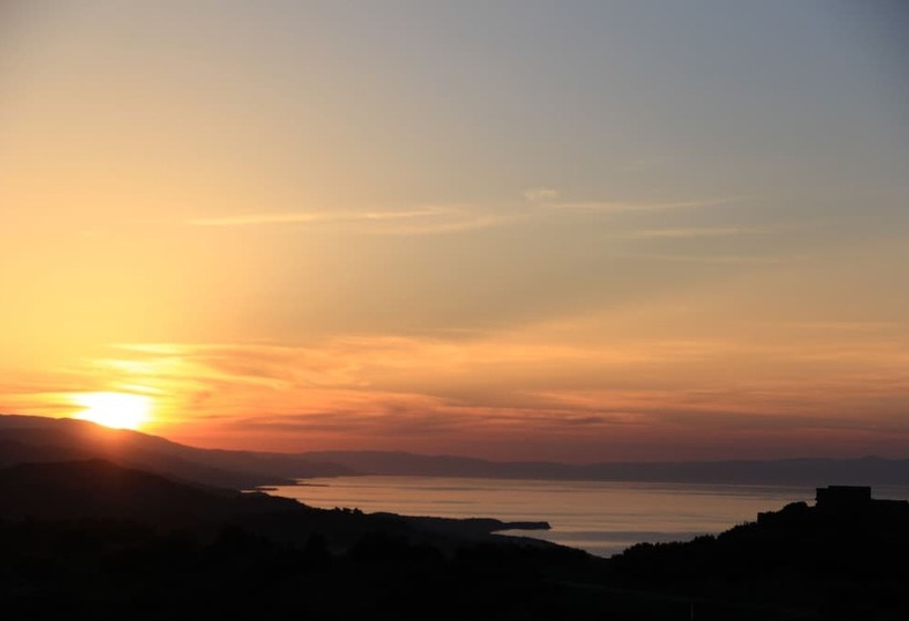 بنسيون Assos Nar Konak