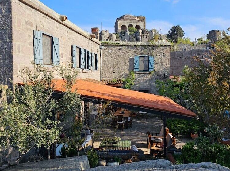 بنسيون Assos Nar Konak