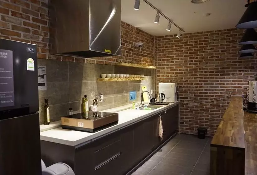 Pension (Hôtel basse catégorie) Indy