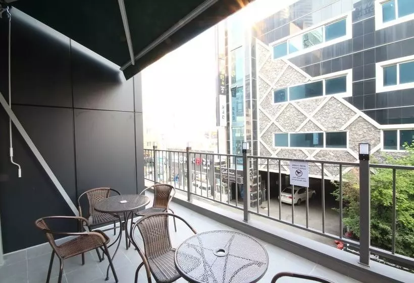 Pension (Hôtel basse catégorie) Indy