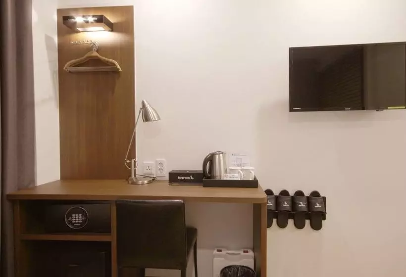 Pension (Hôtel basse catégorie) Indy