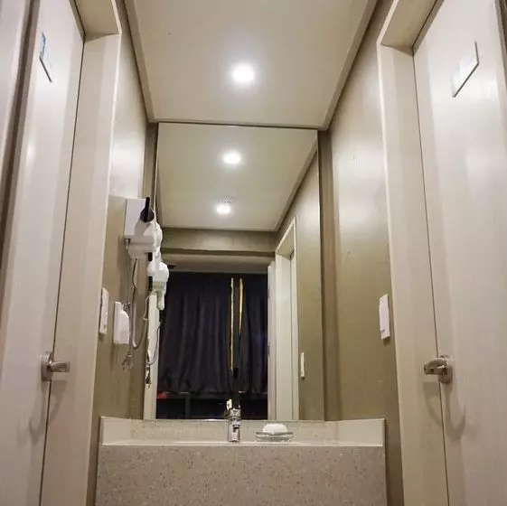 Pension (Hôtel basse catégorie) Indy