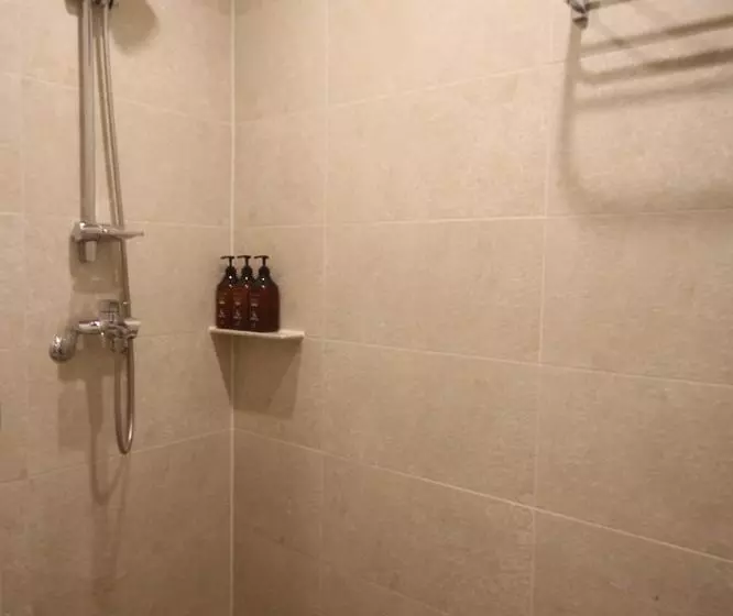 Pension (Hôtel basse catégorie) Indy