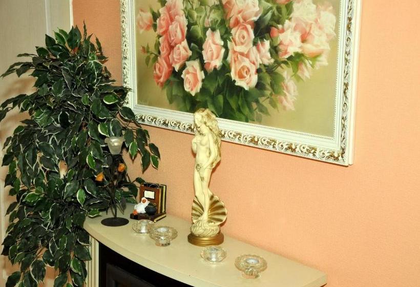 Romantic Lagoon 2 Rooms Apartment Near Metro