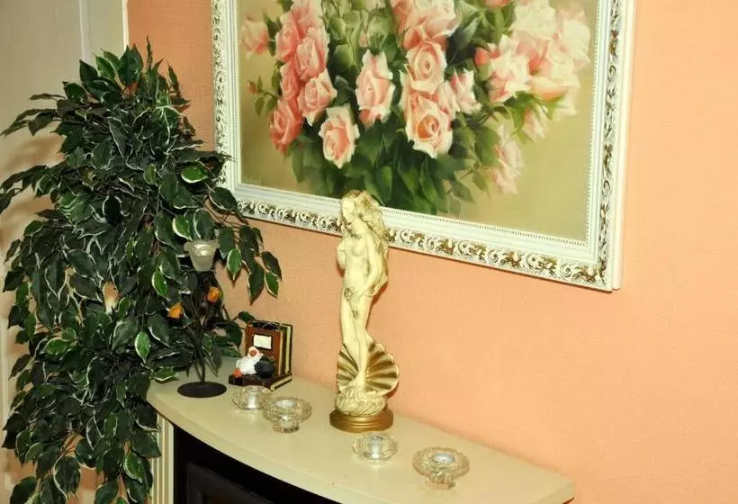 Romantic Lagoon 2 Rooms Apartment Near Metro