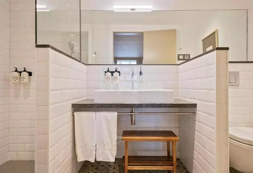 Uma Suites Pau Claris