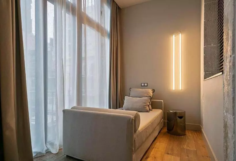 Uma Suites Pau Claris