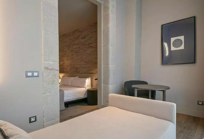 Uma Suites Pau Claris