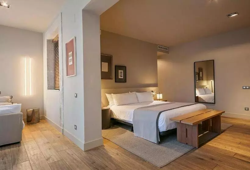 Uma Suites Pau Claris