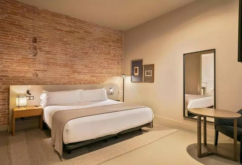 Uma Suites Pau Claris