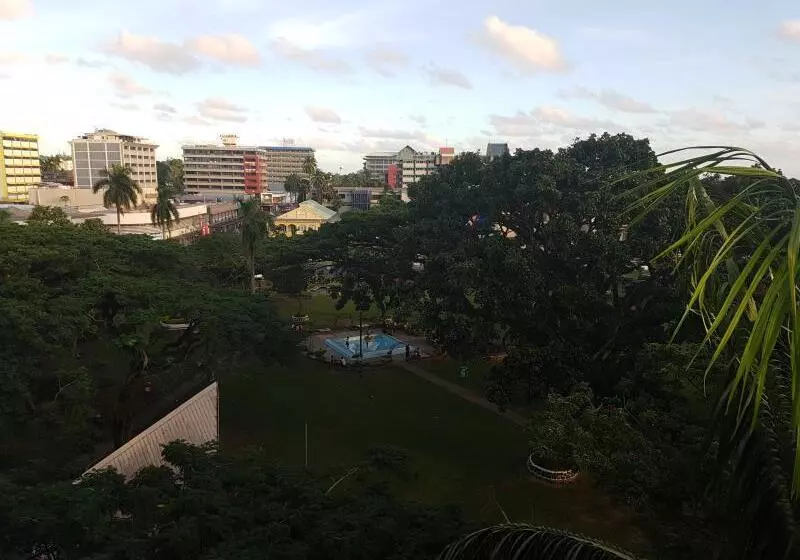 Hotelli De Vos On The Park