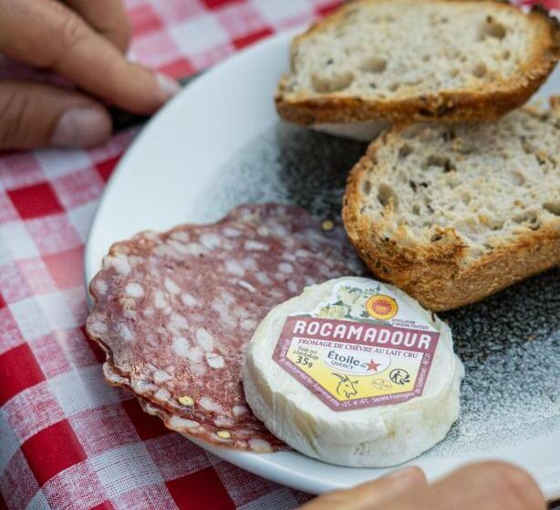 Отель Le Domaine Du Terroir à 5 Minutes Des Grottes De Lascaux