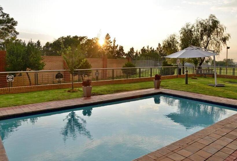 Отель Road Lodge Southgate