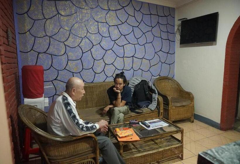 هتل Travelers Home