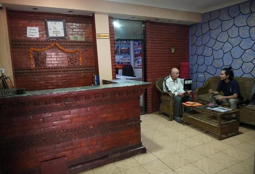 هتل Travelers Home