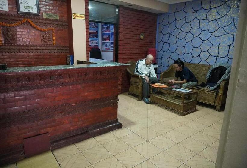 هتل Travelers Home