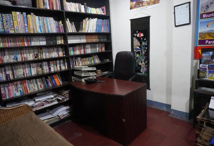 هتل Travelers Home