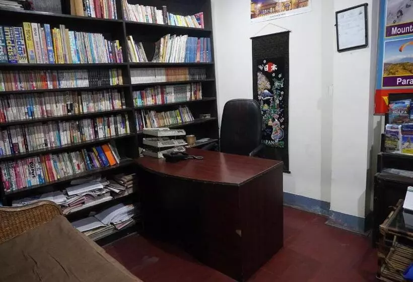 هتل Travelers Home