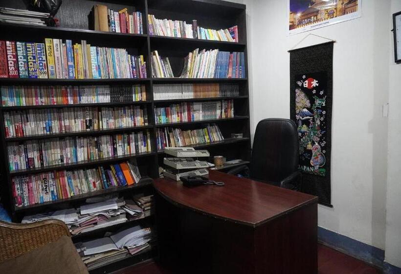 هتل Travelers Home