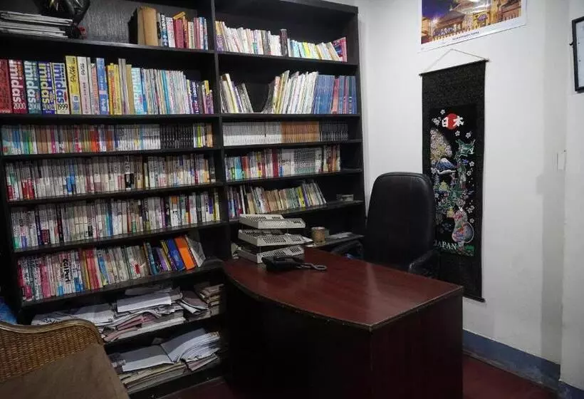 هتل Travelers Home