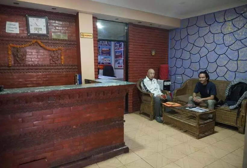 هتل Travelers Home