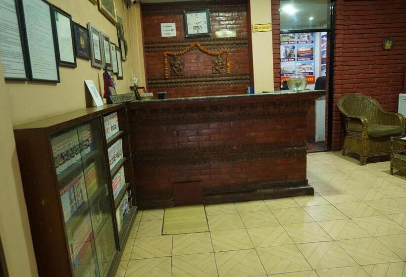 هتل Travelers Home