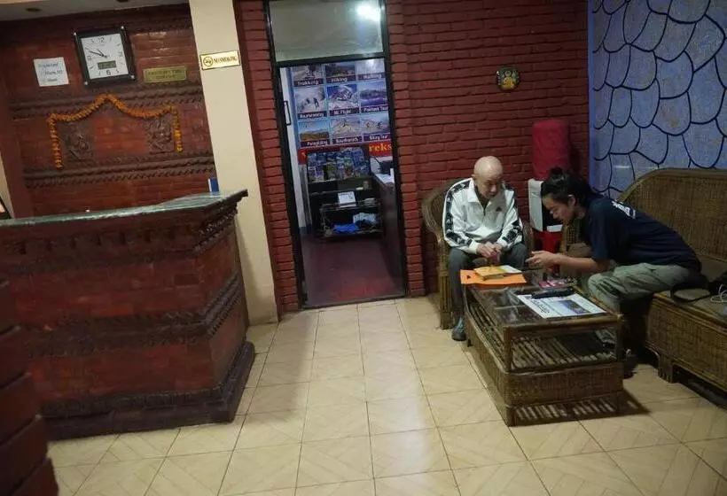 هتل Travelers Home