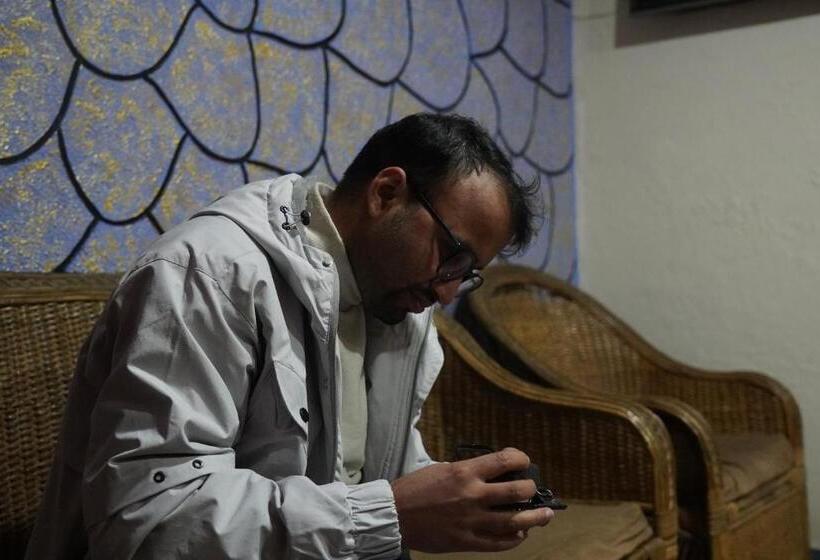 هتل Travelers Home