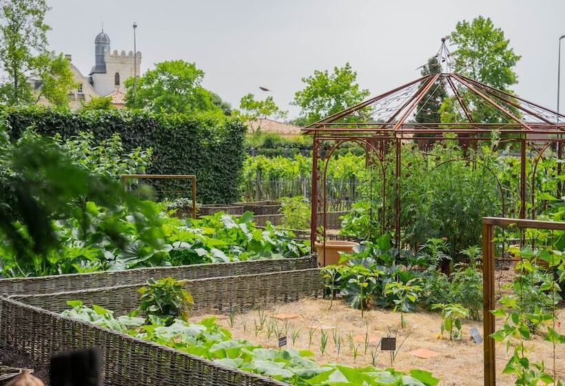 펜션 Chateau Pape Clement