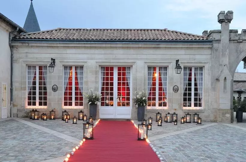 پانسیون Chateau Pape Clement