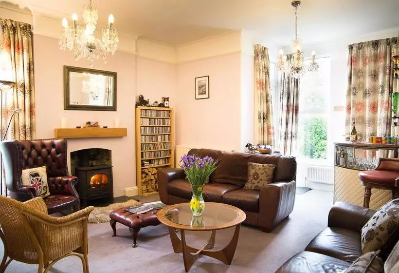 تختخواب و صبحانه Barnabas House