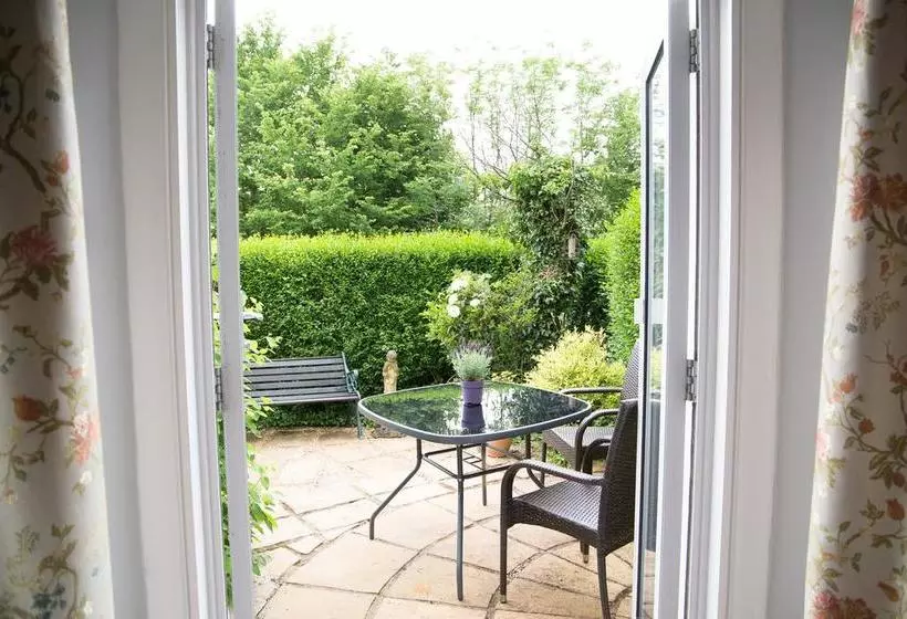 تختخواب و صبحانه Barnabas House